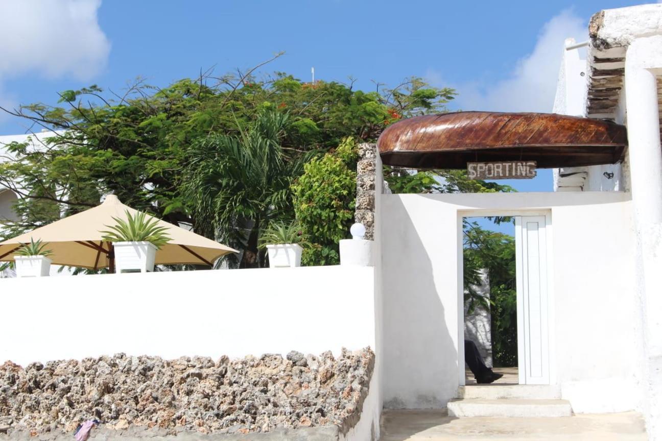 Kaleb'S Beachfront Serviced Studio Apartments Malindi Exteriér fotografie